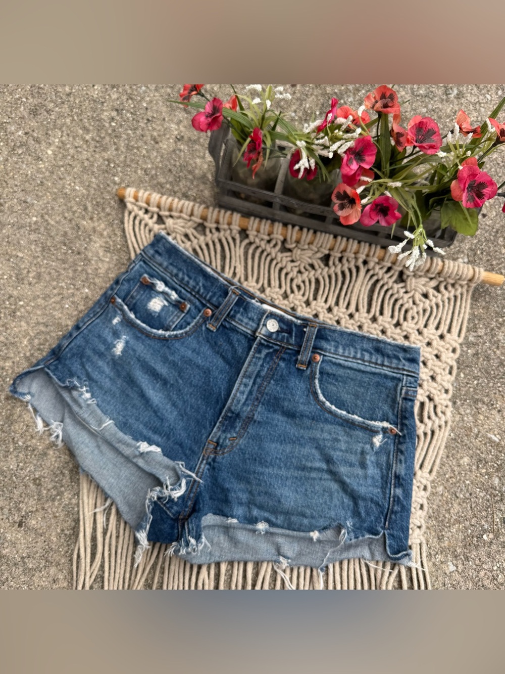 Abercrombie & Fitch Distressed Jean Shorts Size 28 / 6